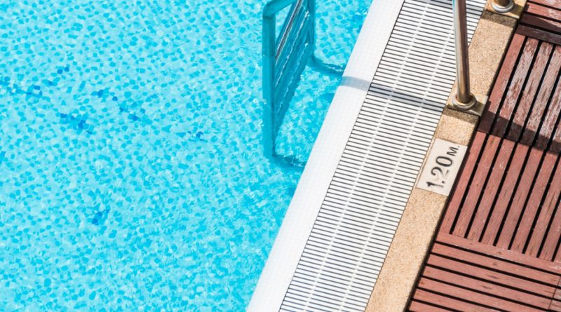 L'élégance et la fonctionnalité d'un abri de piscine haut